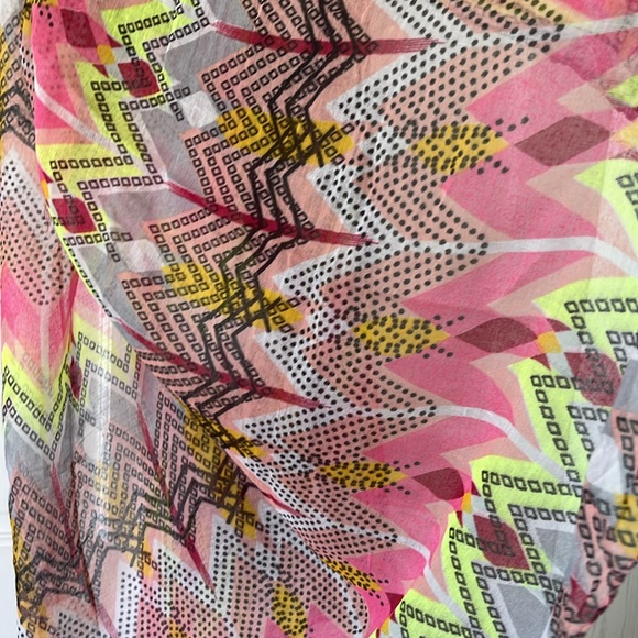 Lightweight Women’s Scarf/Wrap Beautiful Colors - Picture 3 of 4